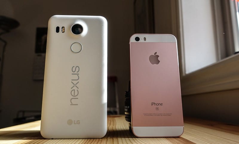 nexus-5x-versus-iphone-se-battle-of-the-upper-middle-class-1